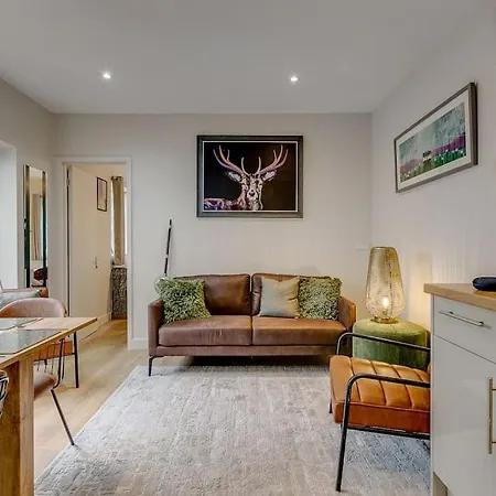 Chic 3 Bedroom Brixtonclapham Apartment Near Tube